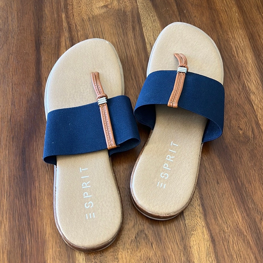 Cute Esprit thong-style flats, size 8.